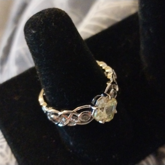 Ring - Picture 3 of 4